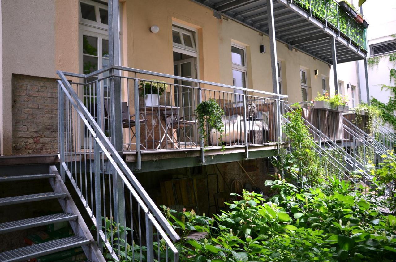 Central Vienna Apartment With Garden View Eksteriør billede