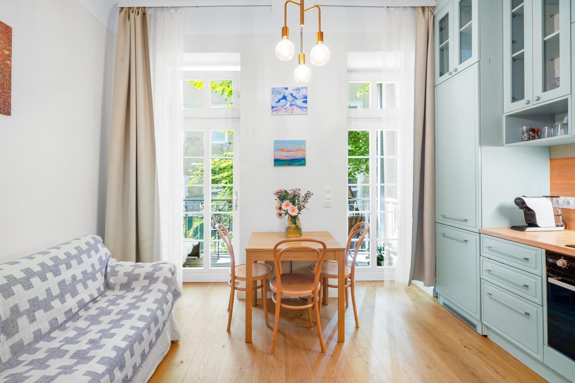 Central Vienna Apartment With Garden View Eksteriør billede